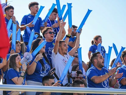 Aficionados del CD Hernán Cortés, durante el partido de su equipo frente al CD Sauzal.