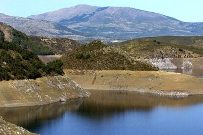 El pantano de Atazar, en la Comunidad de Madrid, que tiene unas reservas de agua del 46,6%.