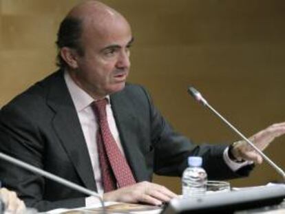 El ministro de Economía, Luis de Guindos, en rueda de prensa. EFE/Archivo
