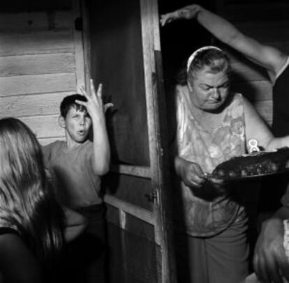 Pat Sabatine's 8th Birthday Party. en abril de 1977 por Larry Fink