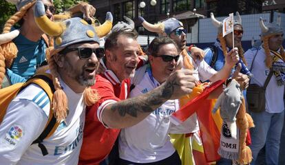 Aficionados del Real Madrid en la ciudad de Kiev (Ucrania) antes de la final de la Champions League, el 26 de mayo de 2018.