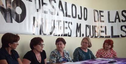 Mujeres de las asociaciones de la calle Mart&iacute;nez Cubells de Valencia.