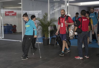 Carolina abandonó el Istora Stadium con muletas. Ese domingo no sabía todavía que se había roto el ligamento cruzado. Lo descubrió recién aterrizada en Madrid cuando fue directa al hospital para hacerse una resonancia. En cuanto la herida cicatrice, empezará a trabajar en la piscina.