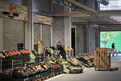 Preparativos para la apertura del Biomarket, en Mercabarna
