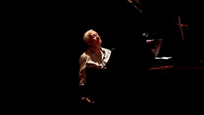 Wim Mertens, en un concierto en el auditorio Espinho de Portugal.