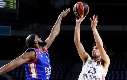 Llull lanza ante Singleton