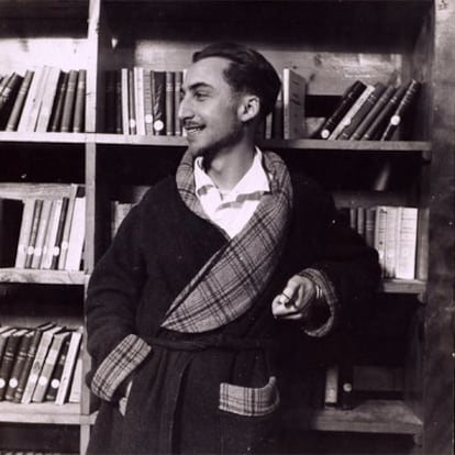 Roland Barthes, en una foto tomada en la biblioteca de un sanatorio en 1943.