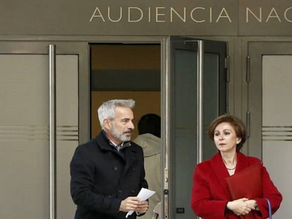 Imanol Arias, a la salida de la Audiencia Nacional, tras recoger la querella contra él a principios de mayo.