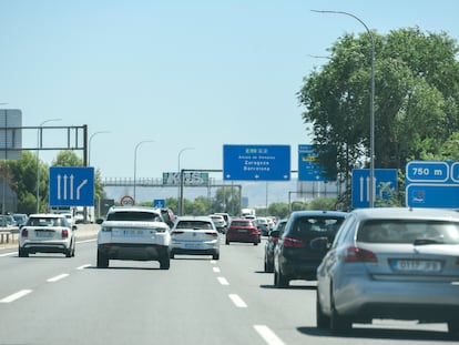 Tráfico en la autovía A-2 a su salida de Madrid.