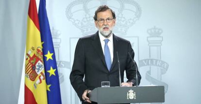 Rajoy anuncia en La Moncloa la aplicación del artículo 155 a Cataluña.