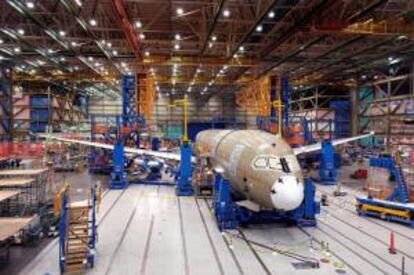 Con estos datos, Boeing afianzó su liderazgo en el mercado de aviones de fuselaje ancho en 2012. En la imagen un registro de la fábrica de Boeing en Everett (Washington, EE.UU.). EFE/Archivo