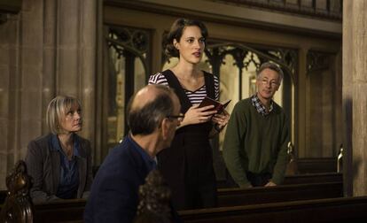 Phoebe Waller-Bridge (centro) en la segunda temporada de 'Fleabag'.