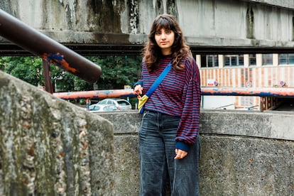 Zorine, de 21 años, nació y vive en Bobigny, en la periferia de París (Francia).