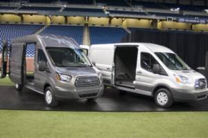 Ford presentó este viernes la furgoneta Transit, que se producirá en Valencia y que el fabricante importará a Estados Unidos para seguir manteniendo su posición de liderazgo en el sector de vehículos comerciales.