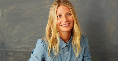 Gwyneth Paltrow con una camisa chambray de su colecci&oacute;n Goop Label. 