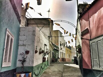 Callejuelas estrechas en el risco de San Nicolas, Las Palmas de Gran Canaria.