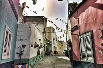 Callejuelas estrechas en el risco de San Nicolas, Las Palmas de Gran Canaria.