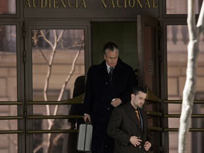 El juez Baltasar Garzón sale de la Audiencia Nacional.