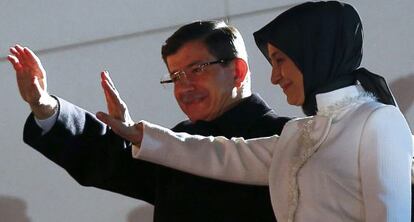 Ahmet Davutoglu y su esposa, Sare, en Ankara.