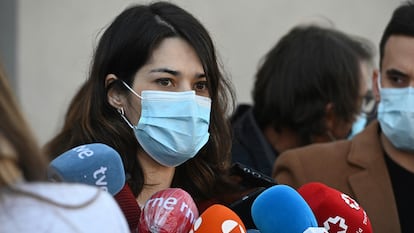 La portavoz de Unidas Podemos en la Asamblea de Madrid, Isa Serra, en una comparecencia ante l aprensa en marzo pasado.