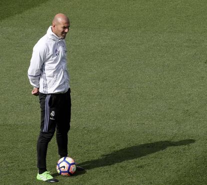 Zidane en el entrenamiento de este martes en Valdebebas.