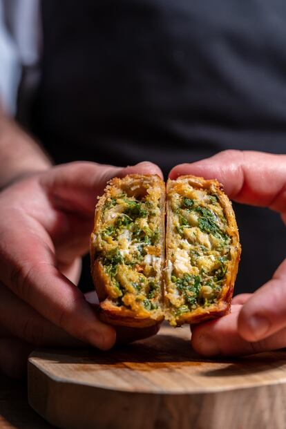 Empanada mallorquina de pescados de roca, en una imagen proporcionada por el restaurante DINS Santi Taura. 