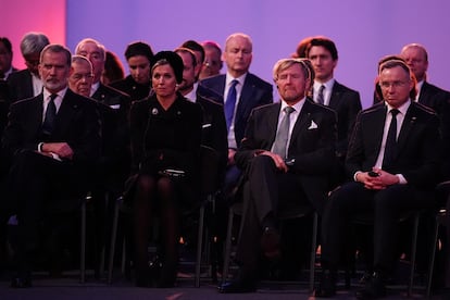 Los reyes Guillermo y Máxima de Holanda se han sentado junto a los reyes Felipe VI y Letizia, con quien mantienen una estrecha relación de amistad. Cabe recordar que España fue el refugio de la princesa Amalia de Holanda después de ser amenazada por una mafia mientras cursaba sus estudios de Política, Psicología, Derecho y Economía. Fue en Madrid donde recibió la protección de la Casa Real española.