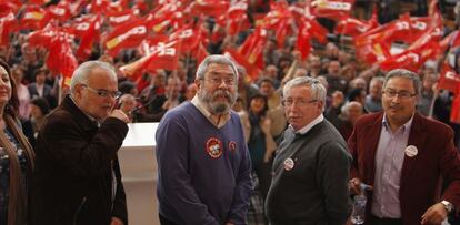 Conrado Hernández, Cándido Méndez, Ignacio Fernández Toxo y Paco Molina, en el polideportivo de El Cabanyal.