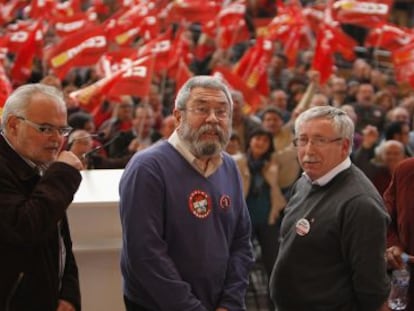 Conrado Hernández, Cándido Méndez, Ignacio Fernández Toxo y Paco Molina, en el polideportivo de El Cabanyal.