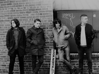 Arctic Monkeys, de izquierda a derecha: Nick O'Malley, Jamie Cook, Alex Turner y Max Helder.