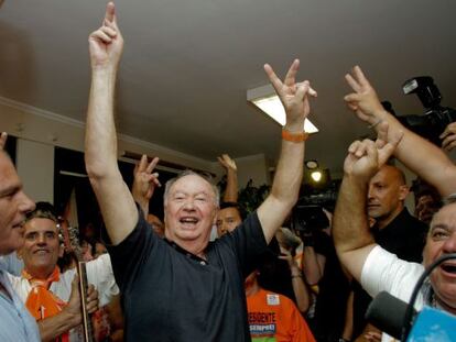 Alberto Joao Jardim (centro) celebra su victoria.