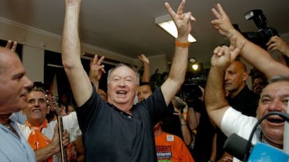 Alberto Joao Jardim (centro) celebra su victoria.