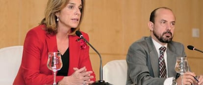 Ana Botella y Miguel &Aacute;ngel Villanueva, en la rueda de prensa tras la Junta de Gobierno.