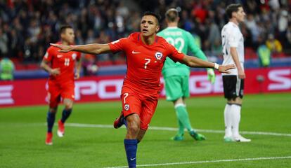 Sánchez marcou o gol do Chile na partida.