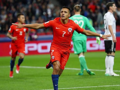 Sánchez marcou o gol do Chile na partida.