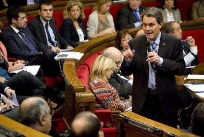 Artur Mas, durante su intervención en el pleno del Parlamento catalán.