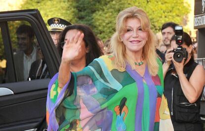 La baronesa Carmen Thyssen-Bornemisza en Sant Feliu de Guíxols, en julio.