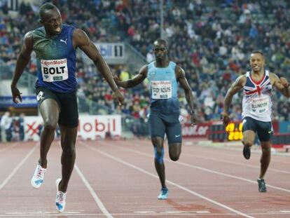 Bolt cruza en primer lugar la meta en Oslo. 