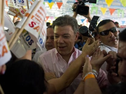 Santos durante un acto de campa&ntilde;a en Cali.