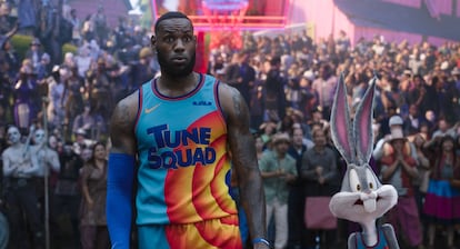 LeBron James y Bugs Bunny en 'Space Jam. Nuevas Leyendas'.