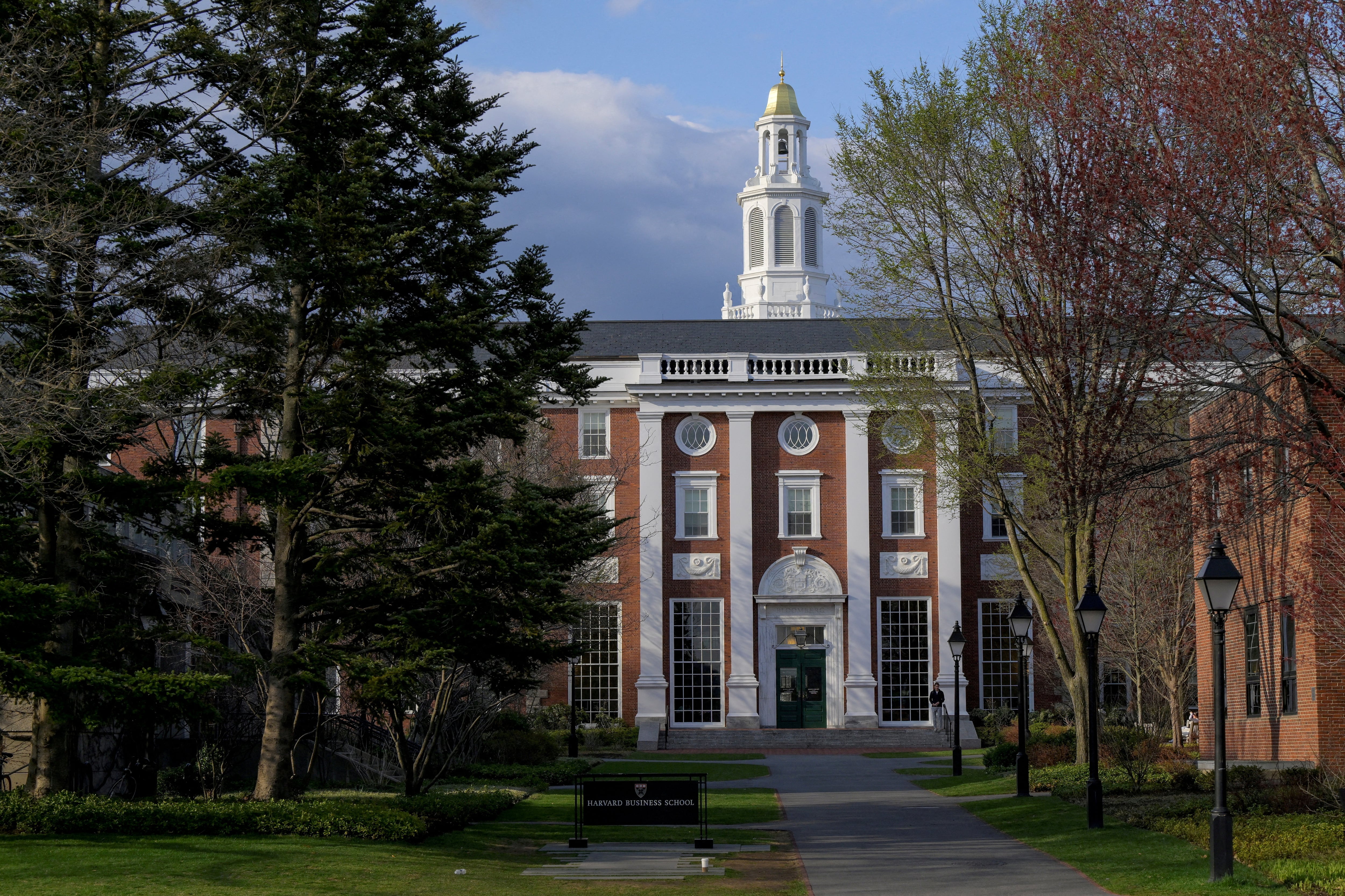 Zozobra en Harvard: tres historias de doctorandos colombianos en vilo por la furia de Trump Publicado por Últimas noticias: la última hora de hoy en EL PAÍS