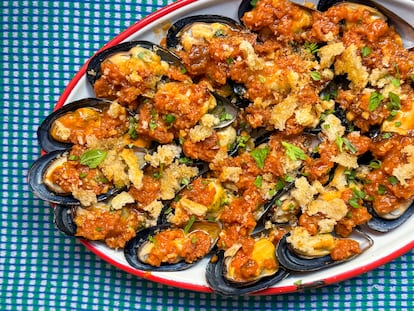 Receta de mejillones con pan frito, pimentón y vinagre