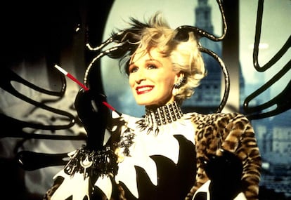 Glenn Close como Cruella de Vil en la película '101' Dálmatas (1996).
