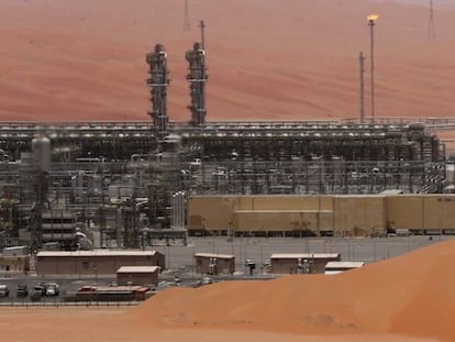 Una instalación de Saudi Aramco en el desierto, en una imagen de archivo.