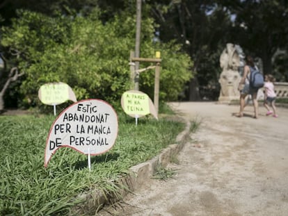 Acto de protesta del comite de empresa de Parcs i Jardins de Barcelona en el Parque de la Ciutadella para reivendicar mejoras del servicio.