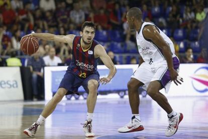 Satoransky, amb la pilota, davant Granger.