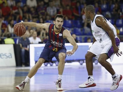 Satoransky, amb la pilota, davant Granger.