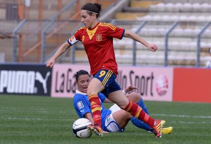 Boquete controla el balón en un partido contra Italia en abril