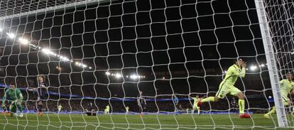 Suárez celebra su segundo gol al PSG.