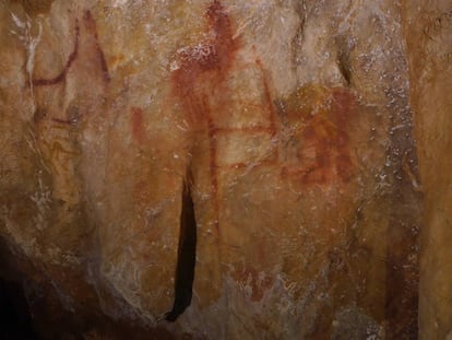 A drawing resembling a ladder made 64,800 years ago in La Pasiega cave (Cantabria).